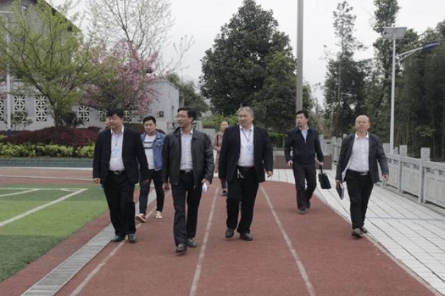 绥阳经济开发区党工委副书记,管委会副主任刘家育到风华镇调研义教