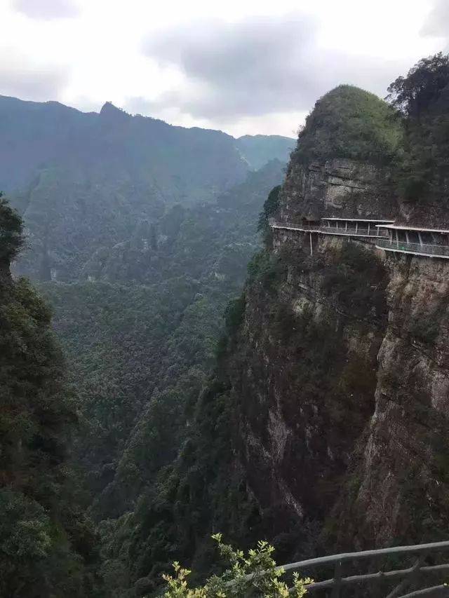 广西海拔最高的玻璃栈道——金秀巴勒山玻璃栈道,也绝对不能错过呀!