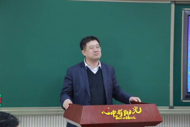 北京教育科学研究院班主任研究中心主任,班主任杂志社社长,主编赵福江