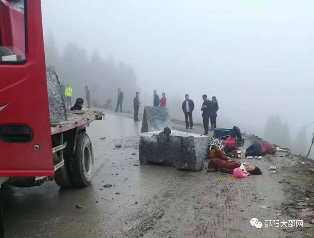 隆回发生惨烈车祸,两名学生当场死亡!