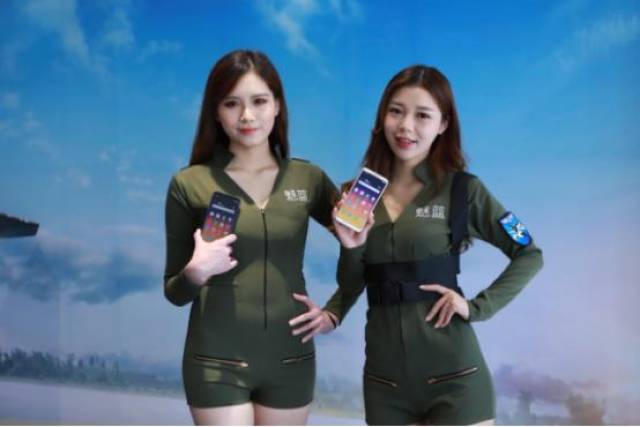 魅蓝E3正式发售掀起抢购潮 还带来军迷福利的