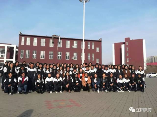 辽阳职业技术学院举行学生热水卡发放活动