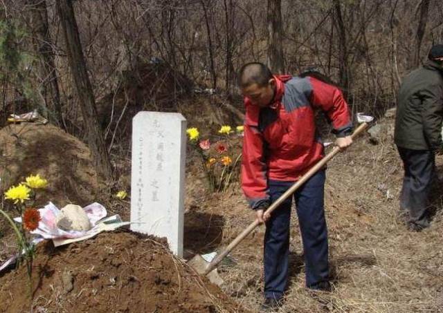 清明节扫墓上坟培土须知