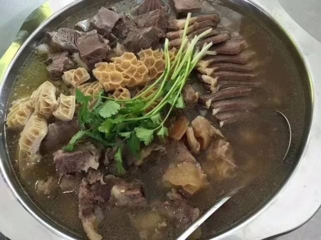 这家牛杂火锅我连酱料都想打包了!吃肉兽了解一下