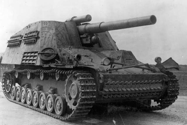 二战装甲战斗车辆 之 德国"野蜂"(hummel)自行榴弹炮