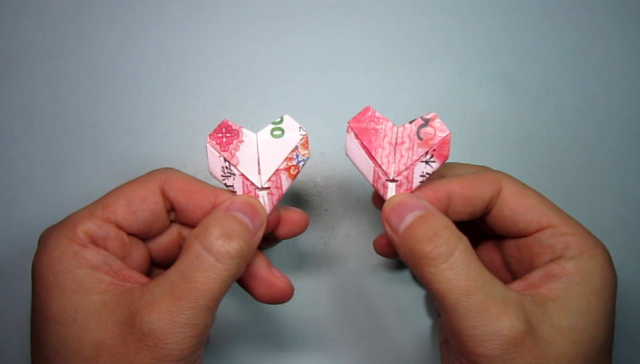 用钱折纸,简单又漂亮的爱心折法,手工折纸心形