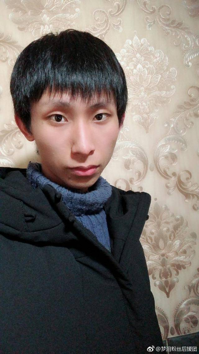 AG超玩会比赛输后梦泪微博道歉,网友:又成功吸