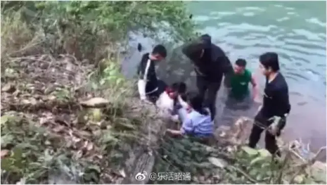 会泽警方高举"扫黄利剑",查获4起卖淫嫖娼抓获人员8人,画面太污不敢看