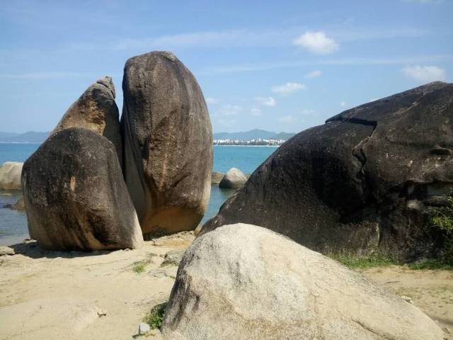 没错,就是三亚的天涯海角,很多情侣山盟海誓都会说到陪你去天涯海角