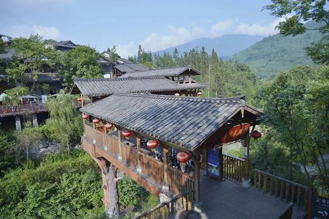 洪雅旅游新名片 康养产业新典范 七里坪镇是洪雅4大旅游景区之一,更