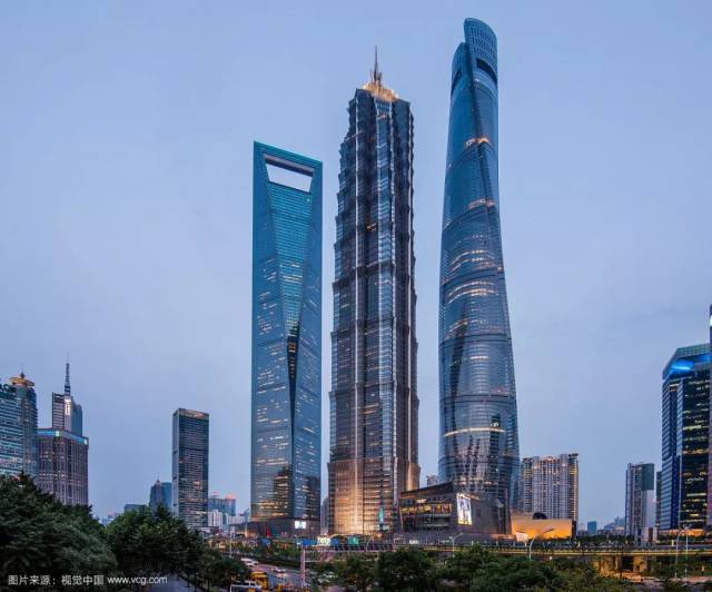 图说新上海\/最美的风景在路上