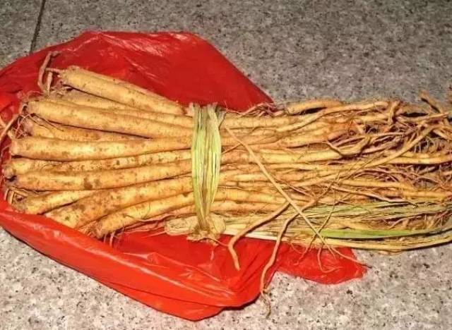 心灵手巧的云南人更是把一道道草药做成美食,享受美味之余还能调理