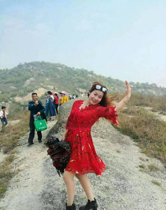 随州市草店镇的美女们:乐游元宝山