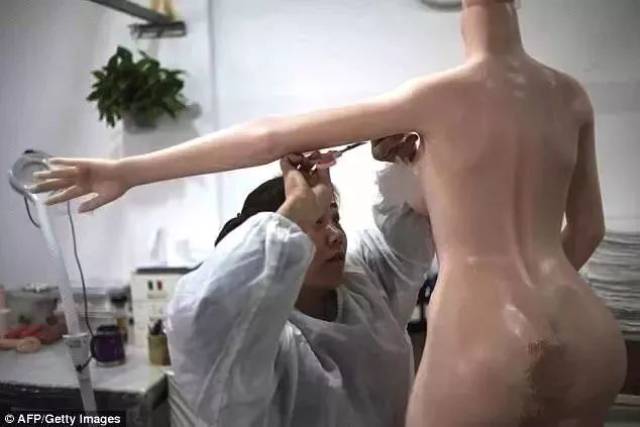 中国的性爱机器人:你好好和她商量,她还能帮你洗盘子