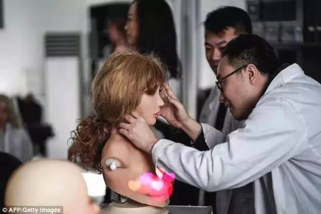 中国的性爱机器人:你好好和她商量,她还能帮你洗盘子