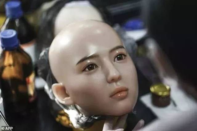 中国的性爱机器人：你好好和她商量，她还能帮你洗盘子