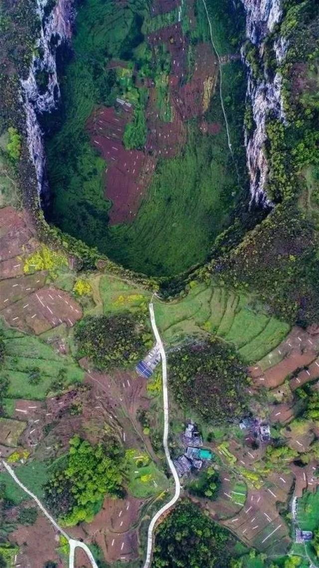 云南镇雄天坑,与世隔绝32人,一辈子没出过村-旅游频道-手机搜狐