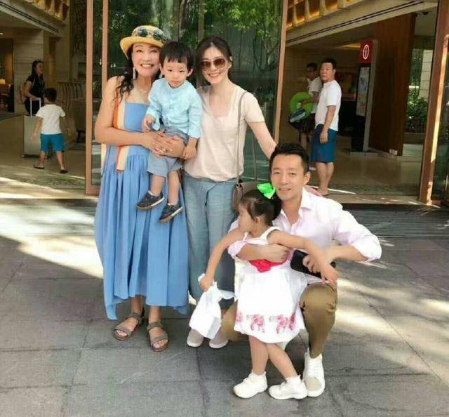 大s复出,模仿小s诉苦生不出儿子,汪小菲担心女儿恋爱