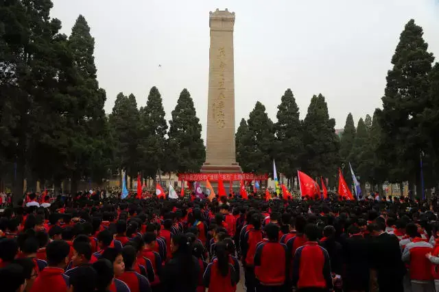 4月3日上午,中牟县2018年 "清明祭英烈"活动启动仪式在县烈士陵园