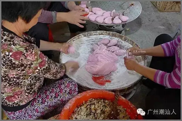 清明节,潮汕人做粿品祭祀祖先