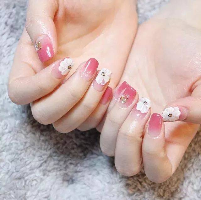 拍婚纱照适合做什么美甲?