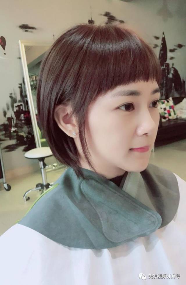 一张娃娃脸,清纯感爆棚的妹子们,最适合这款发型,减龄效果明显,让你