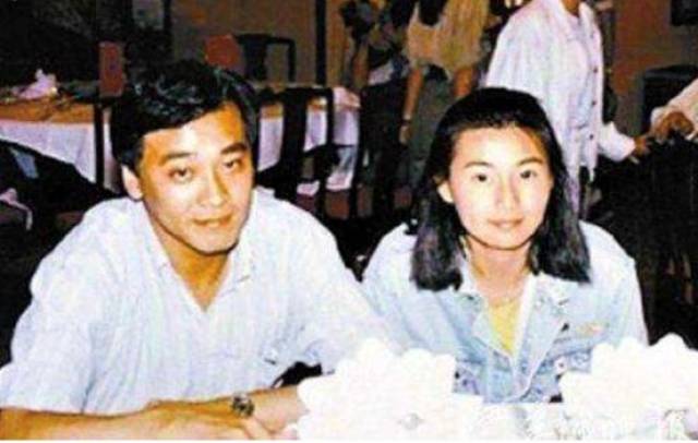 尔冬升与张曼玉拍拖三年,分手后,张小姐说受不了尔导的大男子主义.