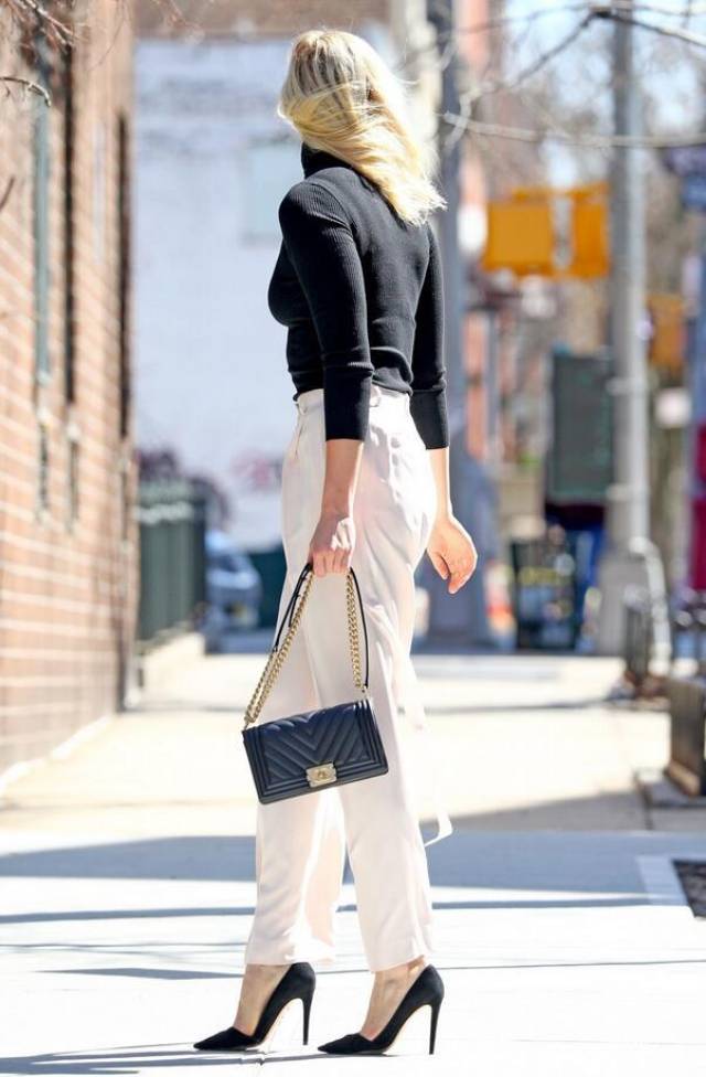 超模卡莉·克劳斯纽约街头优雅拍照,她的腿实在是太长了