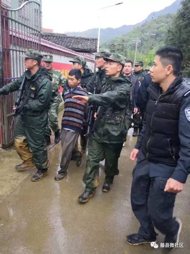 视频:贺州武警官兵围捕"亡命之徒"