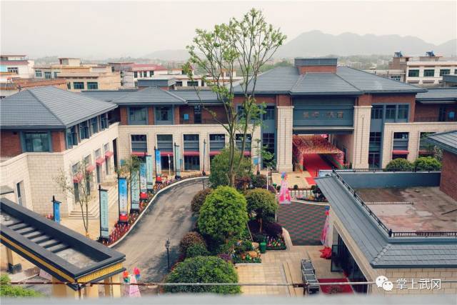 展辉·熙园整个别墅区的建筑及园林都秉承"以人为本"的设计原则,建筑