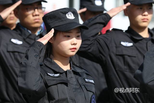 陕西蓝盾为全国安保输送人才 擒拿格斗小女生也威风八面