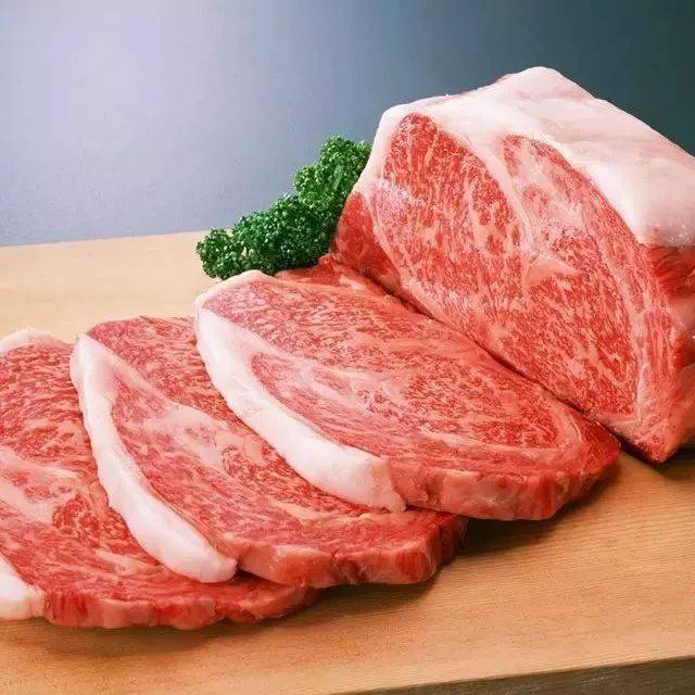 牛肉蛋白质含量高,而脂肪含量低,味道鲜美,受人喜爱,享有"肉中骄子"