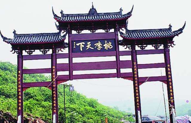 鸭溪古镇 地址:遵义市播州区 门票:免费 美食:鸭溪凉粉,黄家牛肉
