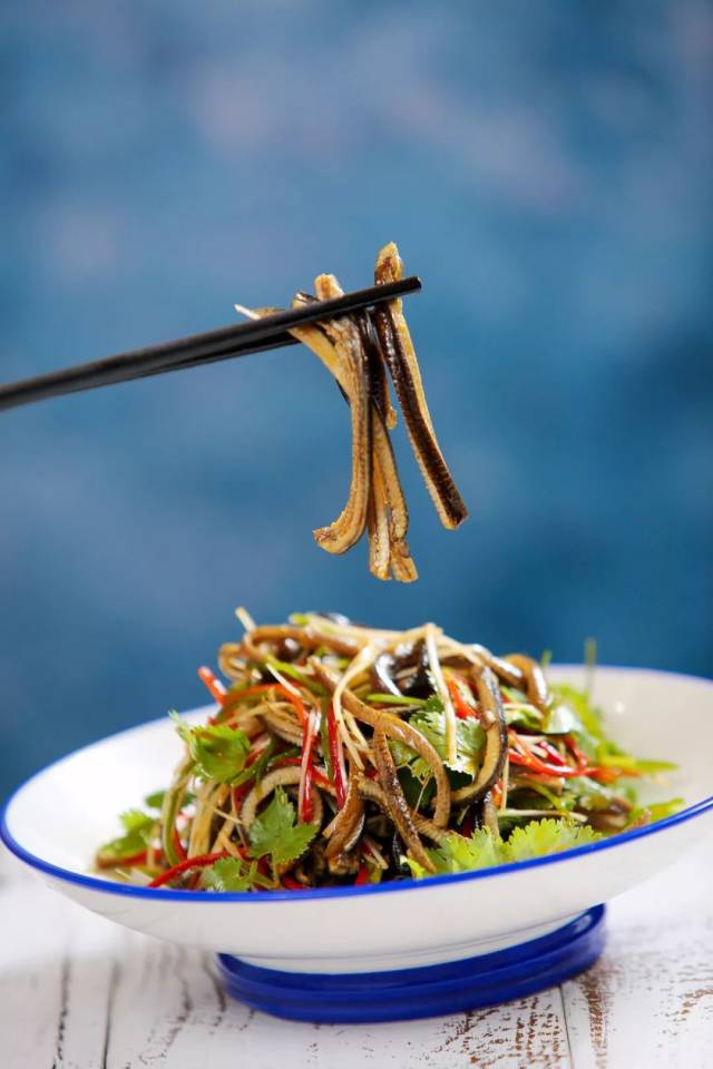 特发声明:徐州六中对面的龙虾馆太不务正业!但