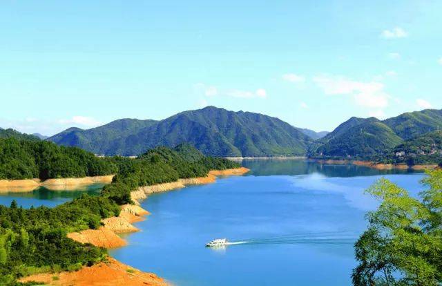 仙宫湖:即紧水滩水库库坝湖区,地处丽水云和县,县级公路局龙线是贯穿
