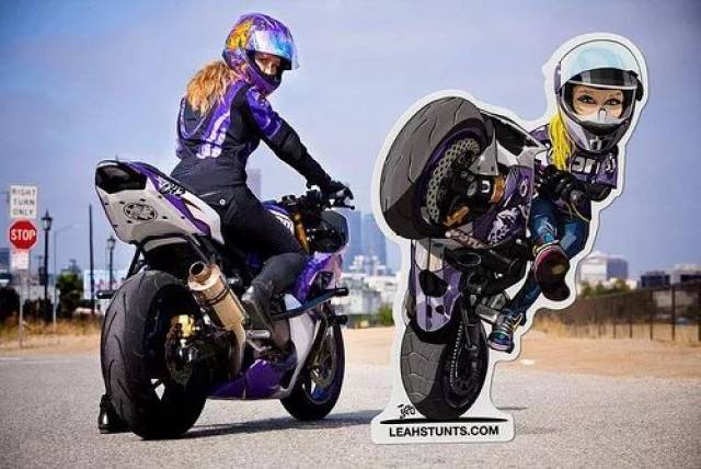 这些骑士被称为 "stunters" 他们牺牲部分高速骑行的配置 改装的机车