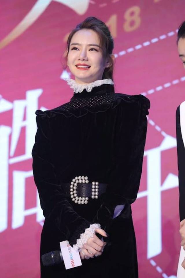 "女子图鉴"戚薇与几位"前任"同台 称和吴越是真爱