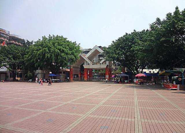 地砖广场改造彩色防滑路面步骤_手机搜狐网
