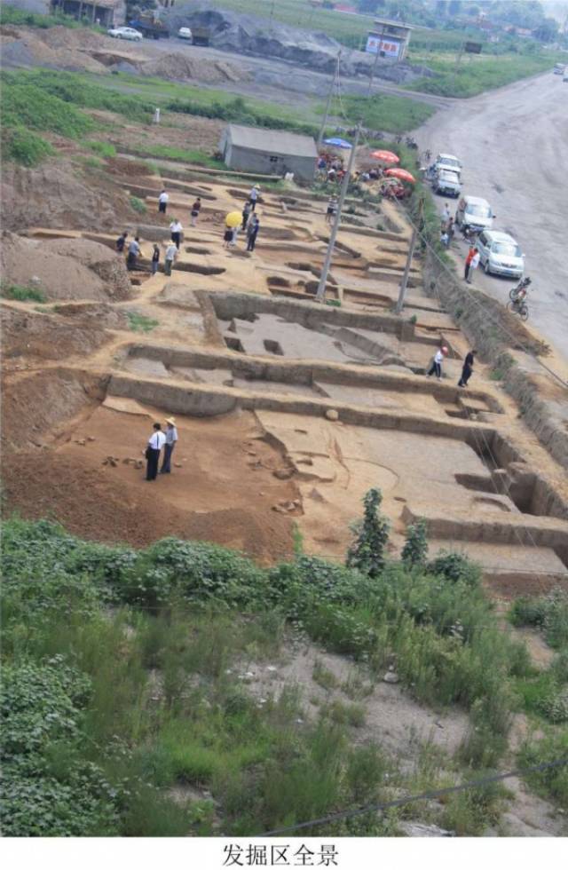 1997年全国十大考古新发现 西河遗址位于章丘区龙山三村西北部,东距