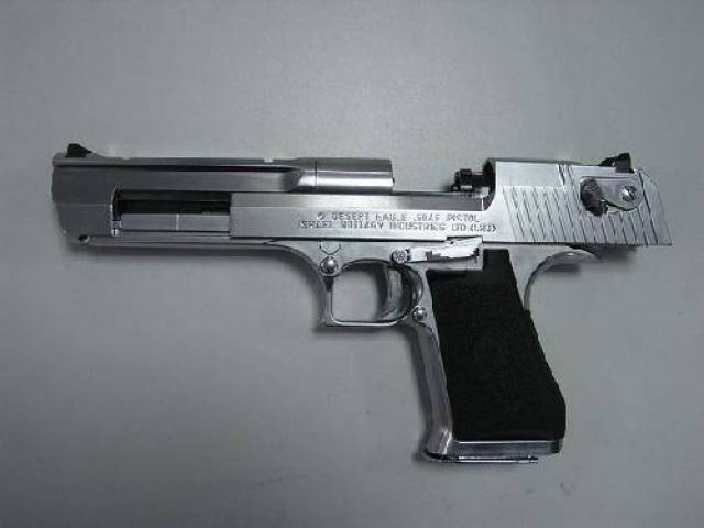 基本参数:吉乌尔扎9mm自动手枪,是俄罗斯发展的一种大威力手枪,可