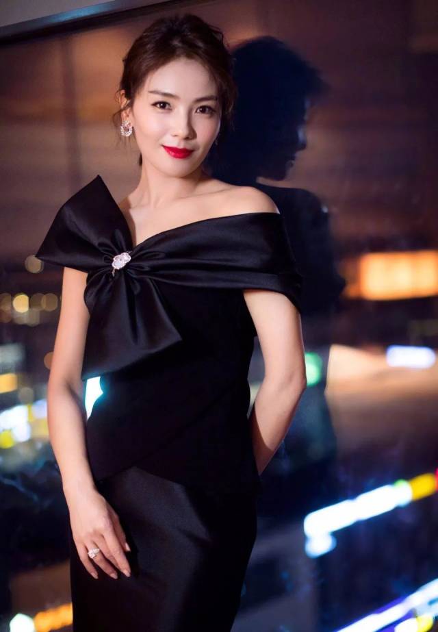 丝袜臀,前凸后翘!39岁刘涛蜜桃似大全图片大全图片性感白少女的小学生性感穿图片