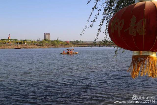 洛阳洛河边的美景,洛神岛风光旖旎,桃花岛花开正艳