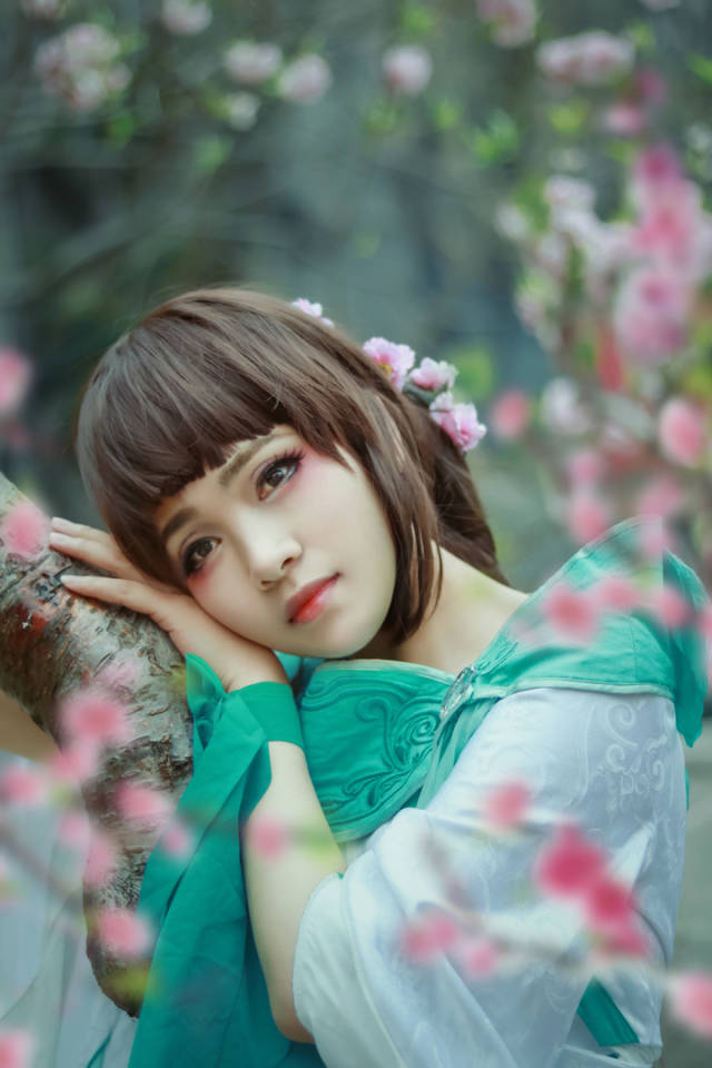 剑网三长歌萝莉cosplay
