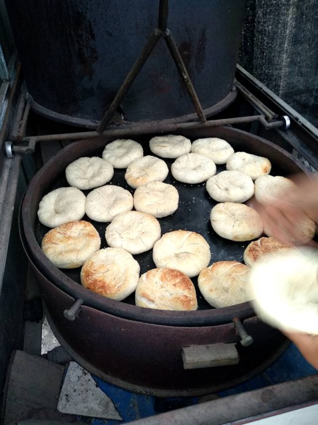 吊炉烧饼的做法其实很简单