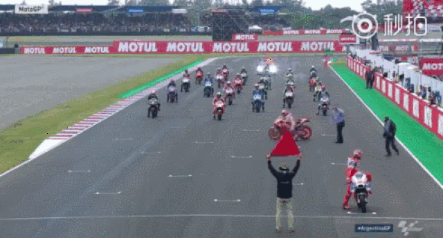 这两天,摩迷圈已经被4月8日的motogp阿根廷站的赛事刷屏了～ 发车前