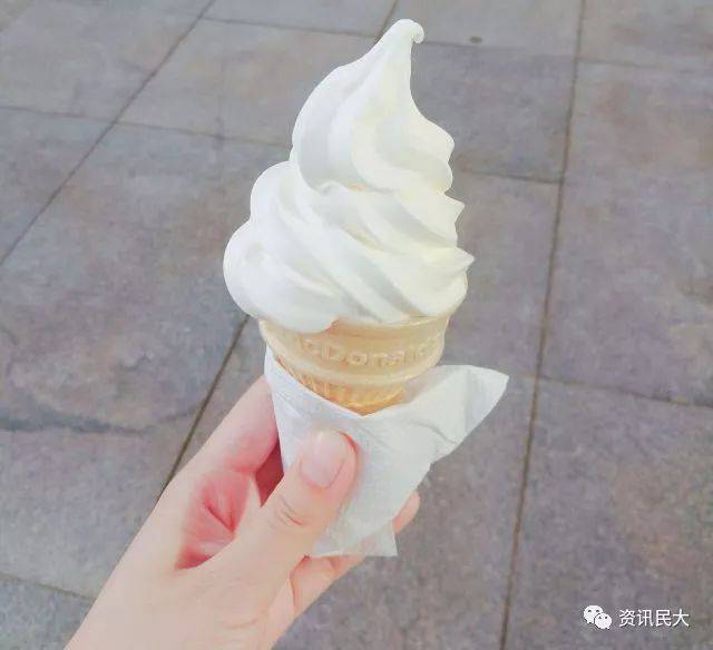 麦 当 劳  //原味甜筒