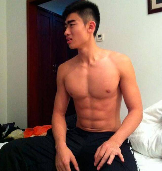 cba现役4大肌肉男,易建联上榜,郭艾伦6块腹肌