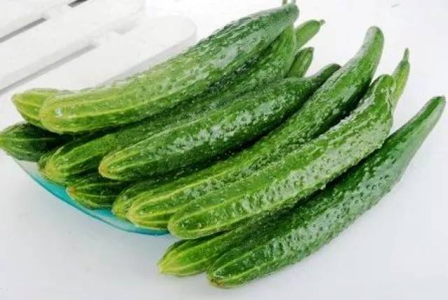 不吃|"顶花带刺"视频和弯黄瓜求证,是真的?insecs6狮子狗黄瓜图片