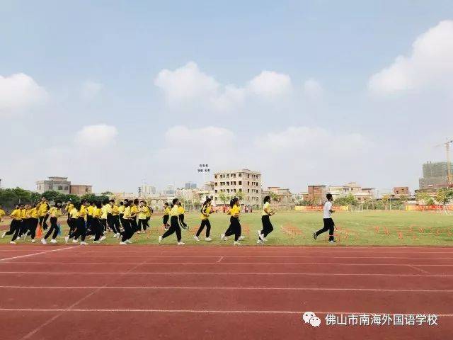小学部体育科新老师基本功比赛正在进行时!