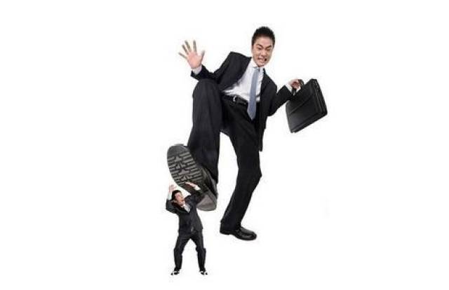 小人坑害的经历,他们在你面前表现得人畜无害,背后却一个劲的使坏让你